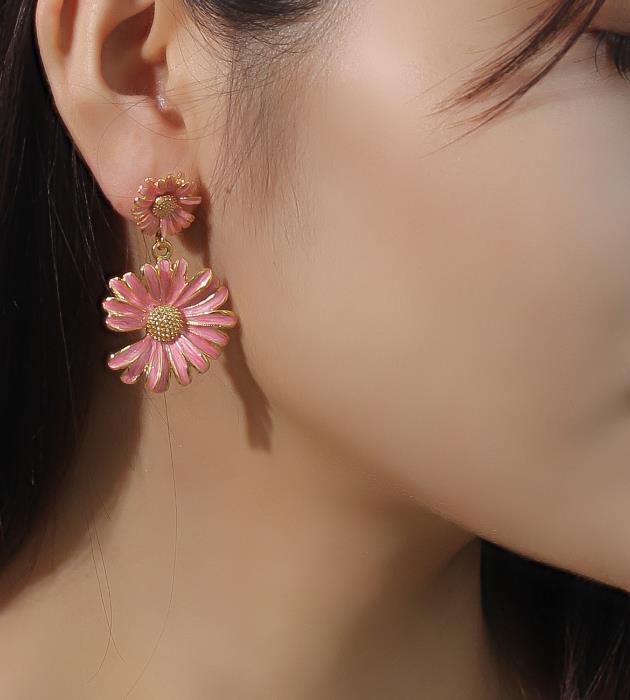 Pink Daisy Flower Enamel Dangle Flower